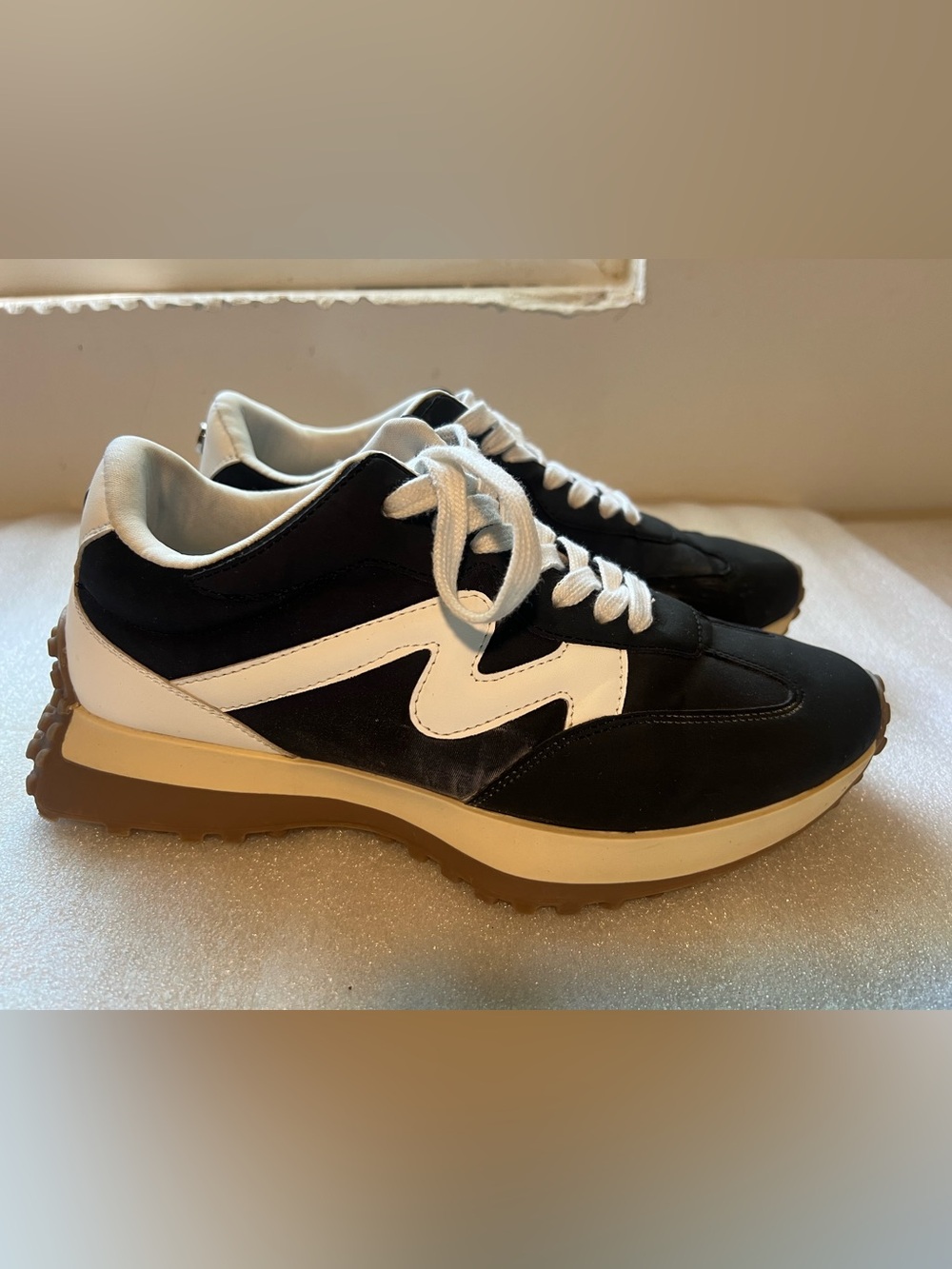 Project Cloud trendy Women’s shoes size 9 Black and White Low-Top Sneakers - Picture 10 of 11